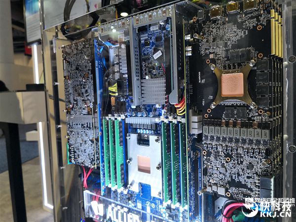 效率比風冷高4000倍！技嘉搬出液冷服務器：16塊顯卡