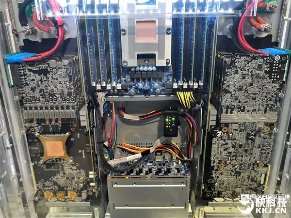 效率比風冷高4000倍！技嘉搬出液冷服務器：16塊顯卡